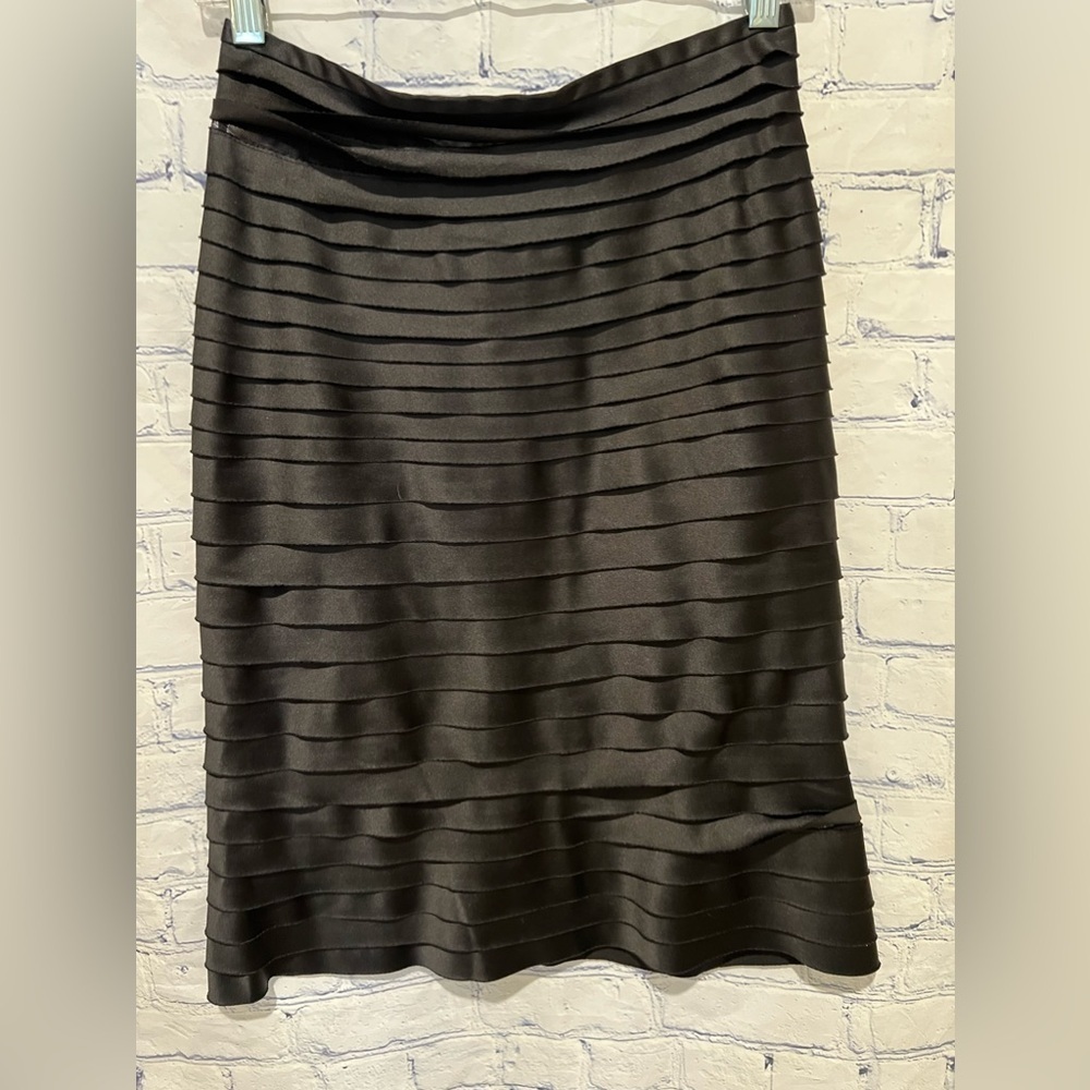 JS COLLECTIONS BLACK SATIN LAYERED FORMAL STRIPE PATTERN BACK ZIP SKIRT SIZE 6
